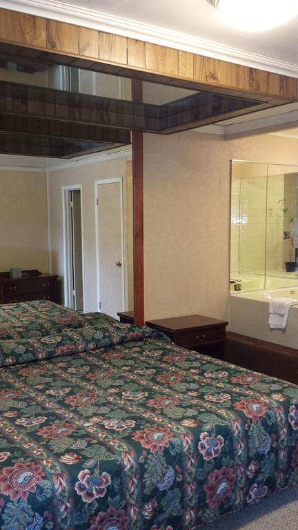 Olde Court Inn Wheeling Bilik gambar